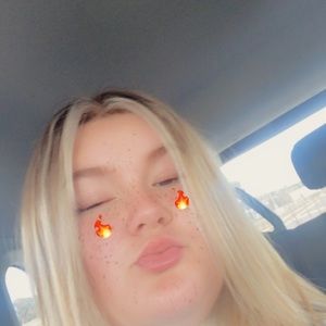 Meet your Posher, Lara